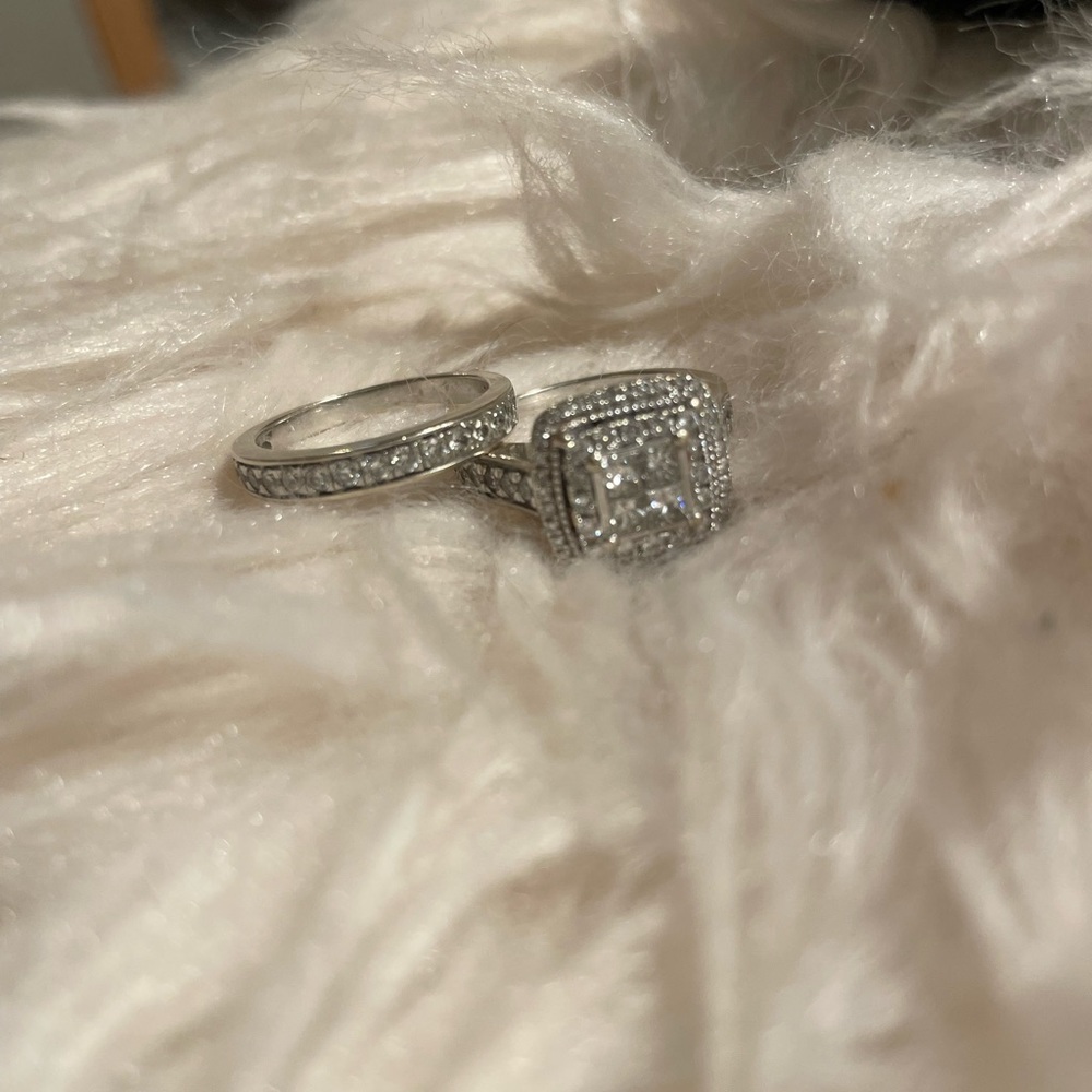 Gorgeous diamond wedding ring set very well takin care of size 7 1/2